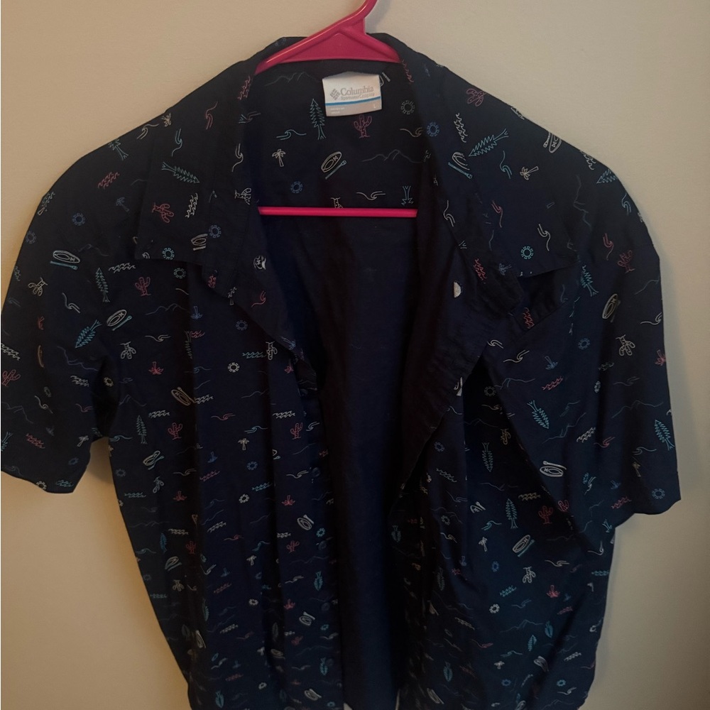 Columbia Men's Dark Blue Graphic Shirt